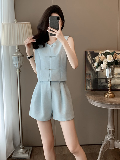 Summer Stylish and Age-Reducing High-End Elegant Short Shorts Set for Petite Women with a Sophisticated Chanel-Inspired Look, Two-Piece Set