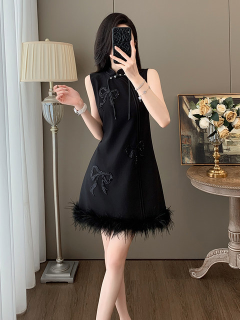 Summer Chinese-Style Fashion, Stunning New Chinese-Style Sleeveless Off-Shoulder Dress, Feminine Button-Up Modified Cheongsam with Tassels