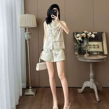 Summer Age-Reducing Fashion with a Refined, Modernized Chinese Style: Women's Two-Piece Set with a Button-Up Vest and Shorts, Exuding a High-End Feel