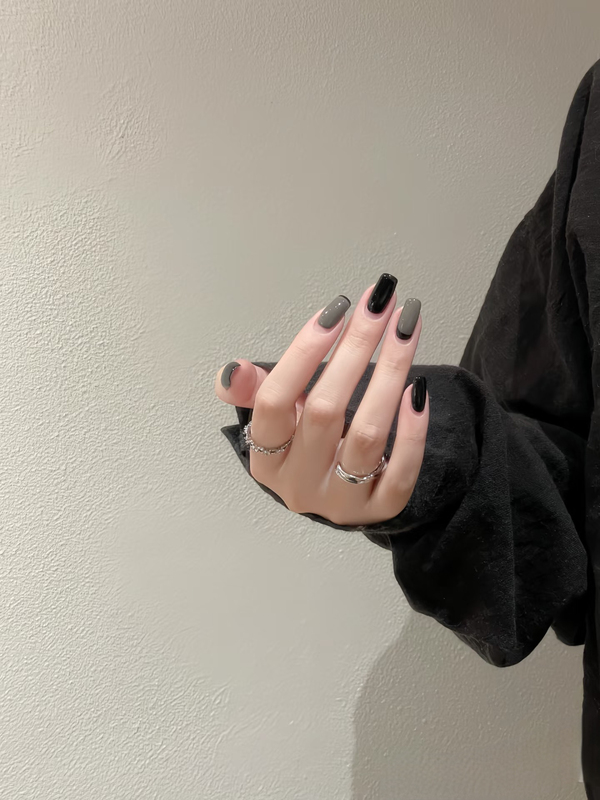 Spring and Summer Handmade Wearable Nails, Black, Sweet and Cool, Whitening, Medium-Length French Style Fake Nail Patches, Accessible Luxury and High-End Manicure