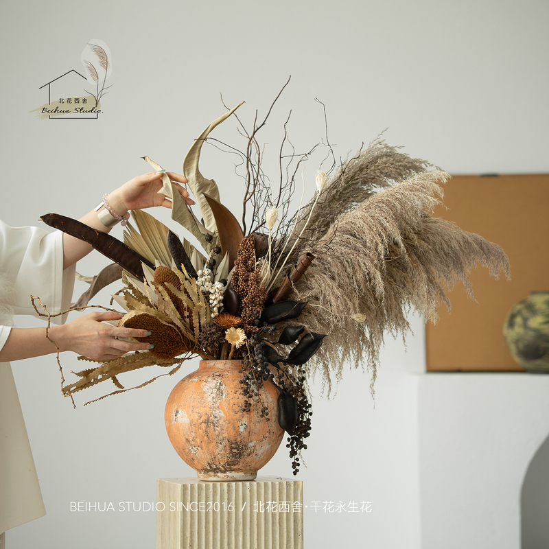 Wilderness-Style Dried Reed Flowers in Round Clay Pot, Eternal Floral Art Set, Homestay Soft Decoration, Art Flower Arrangement, Model Room Display Wilderness-Style Dried Reed Flowers in Round Clay Pot, Eternal Floral Art Set, Homestay Soft Decoration, Art Flower Arrangement, Model Room Display