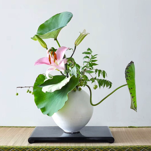 Белый фарфоровый имитация грубого гончарного танка ретро белая глазурь открытая пленка ручная ваза, цветочная композиция сухой цветок современный минималистский украшение