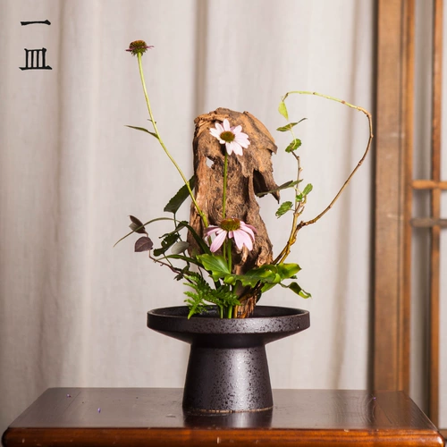 Японская стиль цветочная дорога Керамическая черная цветочная посуда Меч Горная посуда Диаметр с высокой грузоподъемностью