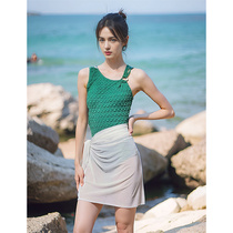 lulu (Easy to hold on) The most beautiful dream in my heart is the one-piece bodysuit that covers the flesh and looks slimming for a holiday style trip