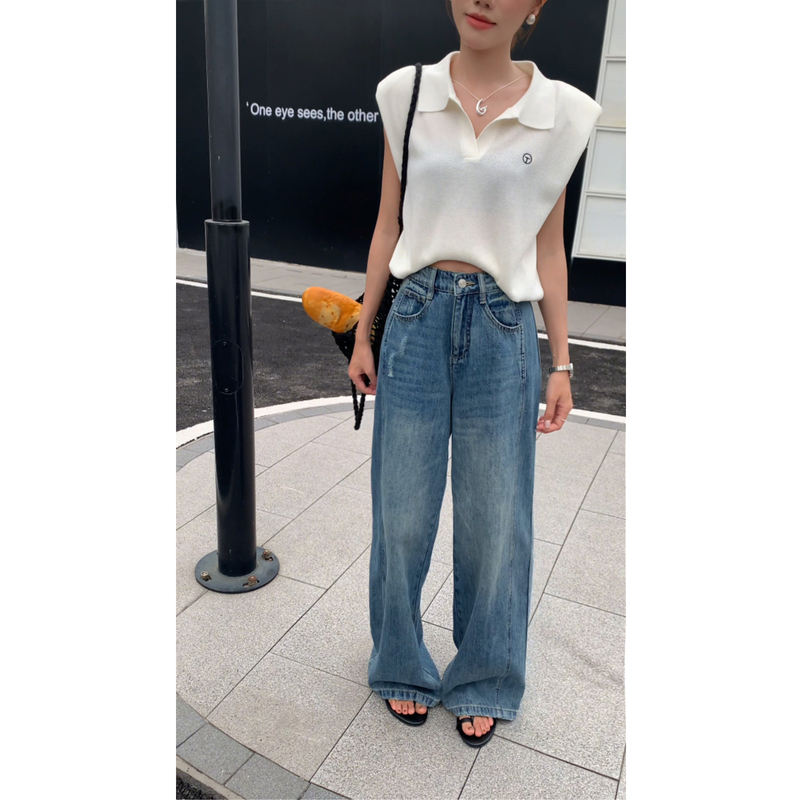 Designed with a Sense of Style, High-Waisted, Non-Stretch, Wide-Leg Jeans for Women with Distressed Elements and Side Seam Stitching