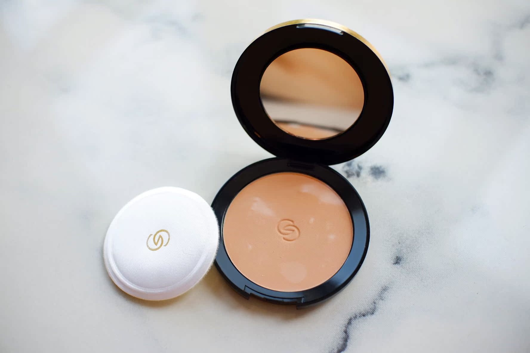 Kem dưỡng trắng vàng chính hãng của Oriflame để tự hào Dane Nisshin phấn phủ 9g trang điểm che khuyết điểm không có dầu dưỡng ẩm kiểm soát - Bột nén phấn phủ sulwhasoo