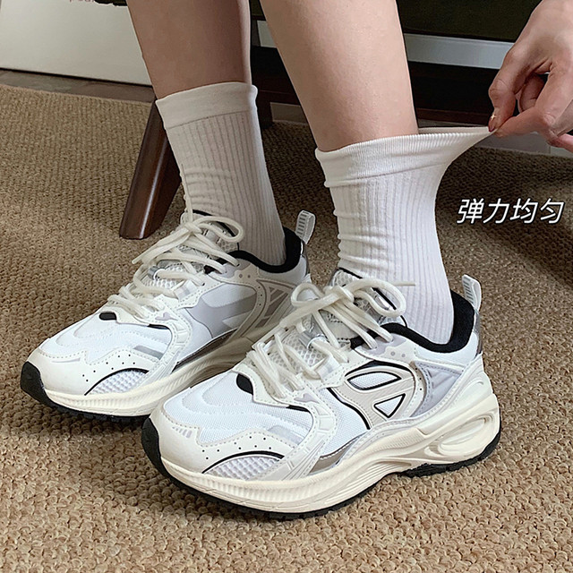 Thin strips Japanese ins trendy black and white mid-calf socks for women summer student sports style vertical pattern pile socks for men and women