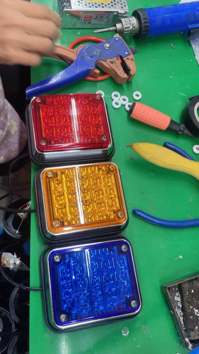 Yongjing brand small square block fire door motorcycle tail light red blue blue sky rescue ambulance front center network alarm light