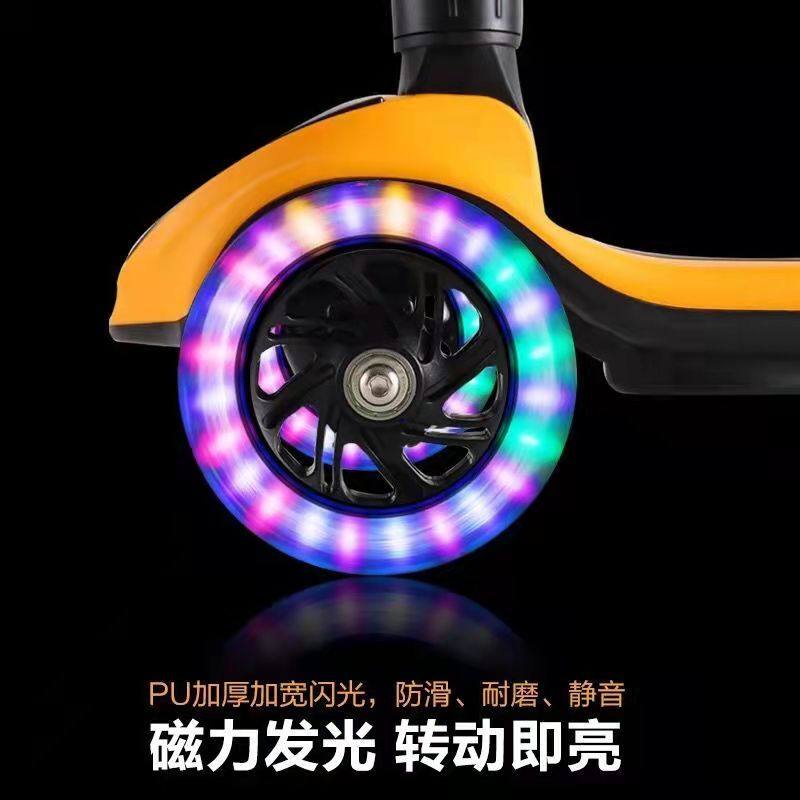 Spray Scooter Kidsren's Three-Wheel Flash Music Scooter Foldableable Scooter for Beginners Aged 1-3-6-12 Years Old