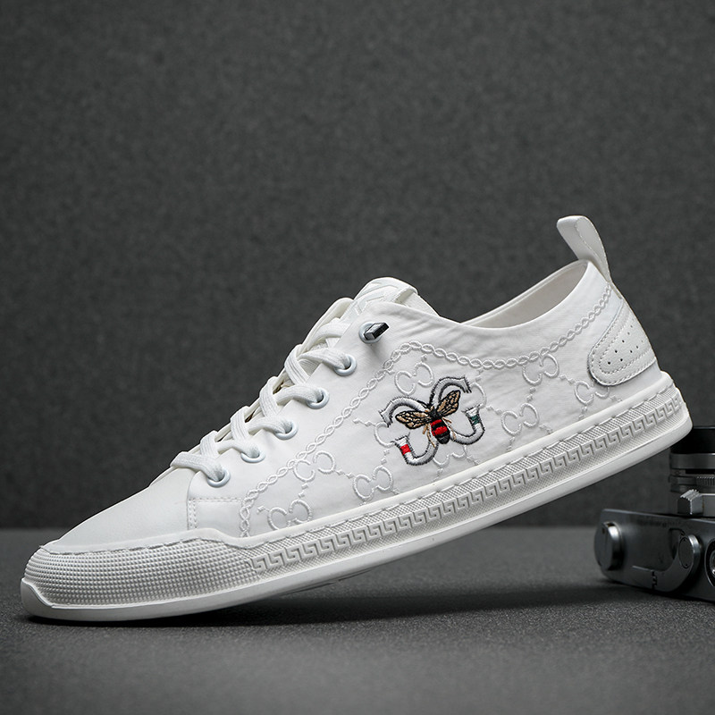 Summer white shoes men's trendy all-match casual shoes men's soft bottom breathable fashion embroidery bee shoes men's sneakers