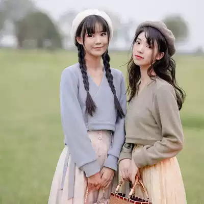 Chuan Dai: Twilight original design Mori National style girl knitted cross-collar daily Han element top