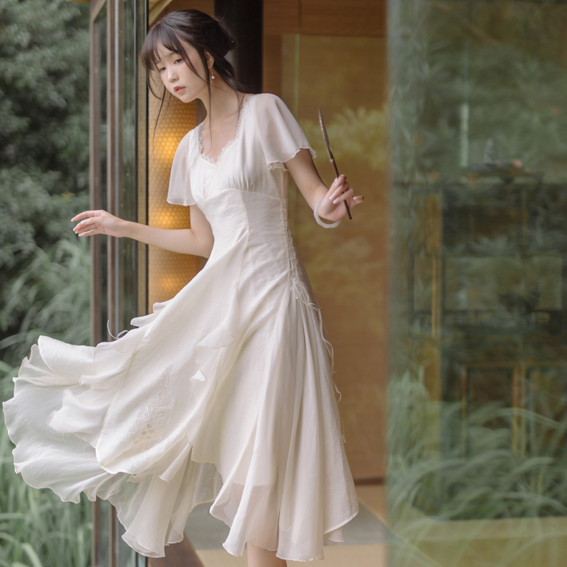 Sichuan Dai time: Yulu retro country wind in long version of the ocean in summer collection with irregular downswing long skirt
