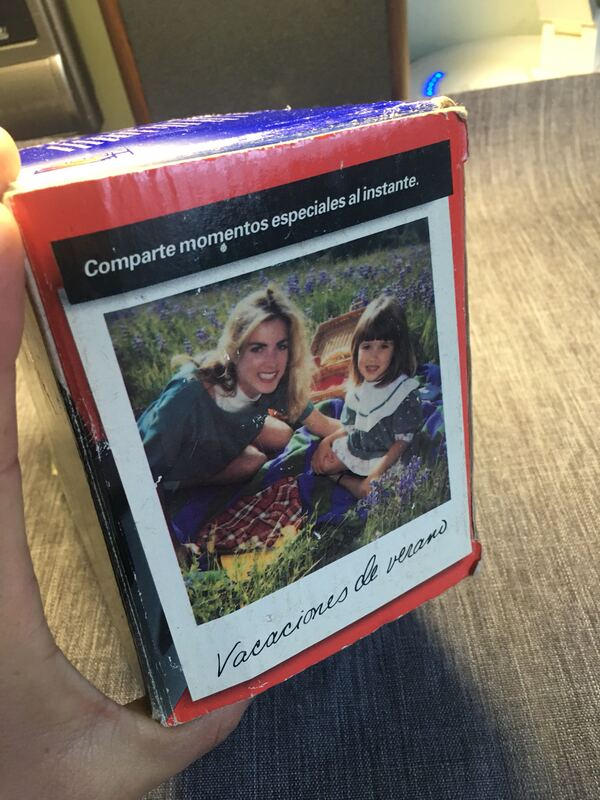 Polaroid Onestep600 Photo Paper Instant Camera Has a New Color and Is Easy to Use Polaroid Onestep600 Photo Paper Instant Camera Has a New Color and Is Easy to Use