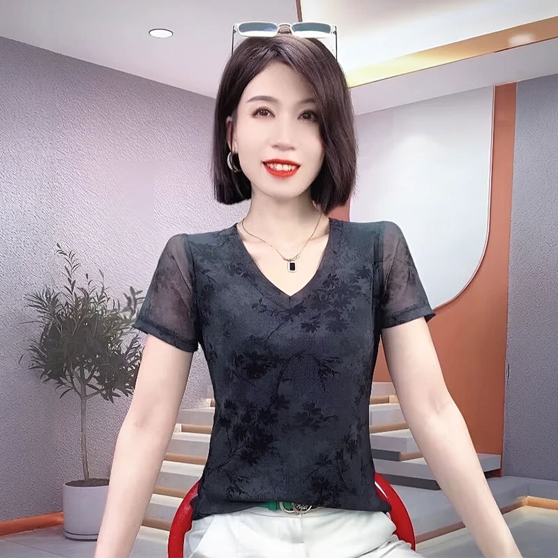 V-Neck Lace Short-Sleeve T-Shirt for Women, Summer 2026 New Style Printed Mesh Top, Stylish and Age-Reducing Base Shirt