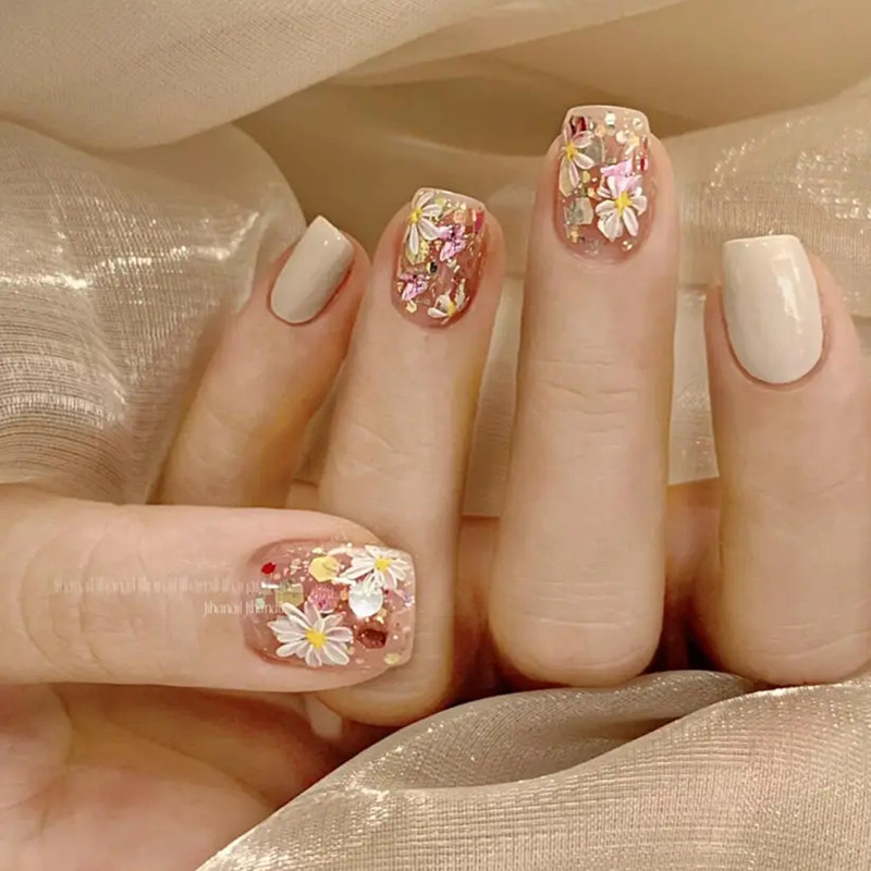 【Little Daisy】Handmade Wearable Nails with a High-End, Chanel-Style, Fairy-Like, Complexion-Enhancing, Short-Length Phototherapy Manicure
