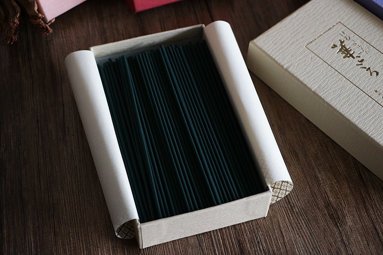 vòng tay gỗ trầm hương 鬼头 天 薰 堂 Hua Wei [の 心] Nhang trầm hương / gỗ đàn hương mận trắng hoa anh đào oải hương siêu nhỏ - Sản phẩm hương liệu vòng gỗ đàn hương