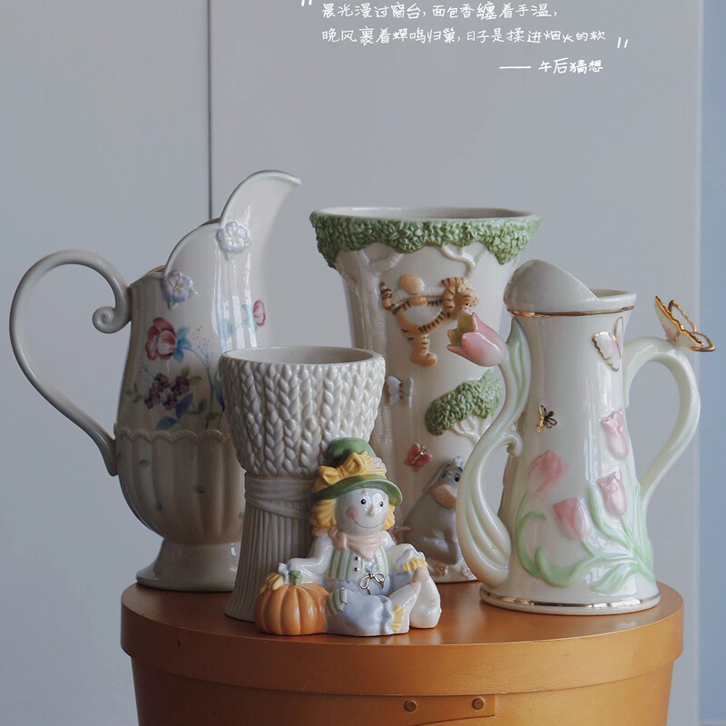 Zjhome Disney Friends Ivory Ceramic Three-Dimensional Relief Vintage Teapot Vase Ornament Gift