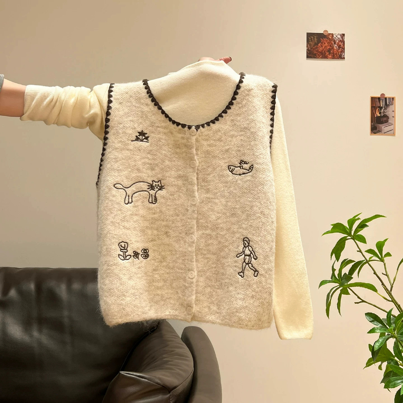 Gray Embroidered Knitted Vest with Apricot Color Inner Layer, Two-Piece Set for Women, New Autumn and Winter Sweater Vest Base Layer Top