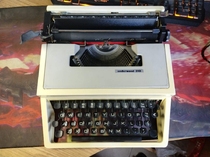 Vintage old-fashioned imported machinery English metal typewriter American UNDERWOOD 310 can be used normally