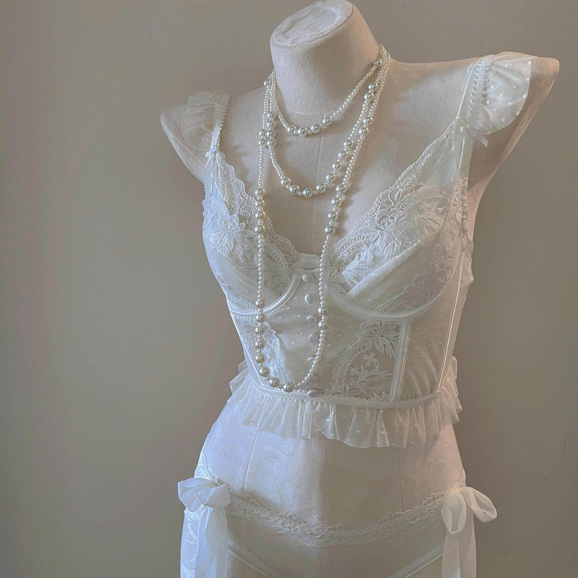 French lace lingerie camisole top for women, sexy and alluring fishbone bra.