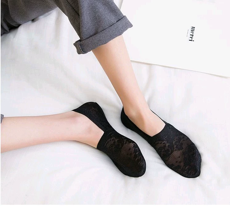 Thuyền vớ nữ nông miệng vớ vô hình silicone non-slip cotton dưới mùa hè băng siêu mỏng lụa ladies vớ ngắn vớ ren