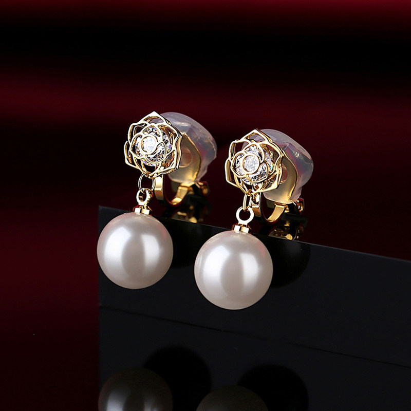 Korea hollow rose without ear hole ear clip female temperament simple high-end earrings 2021 new trendy ear acupuncture