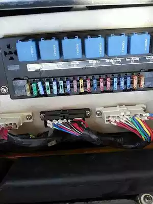 XCMG 25K xct40xct50 55 fuse box does not contain the above electrical appliances and cable Sany crane