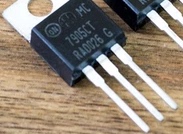 New original MC7905CT three-terminal voltage regulator tube electronic triode integrated module straight plug