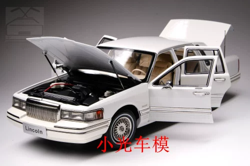 Xiaoguang 1:18 Lincoln City Lincoln Towncar alloy full car model