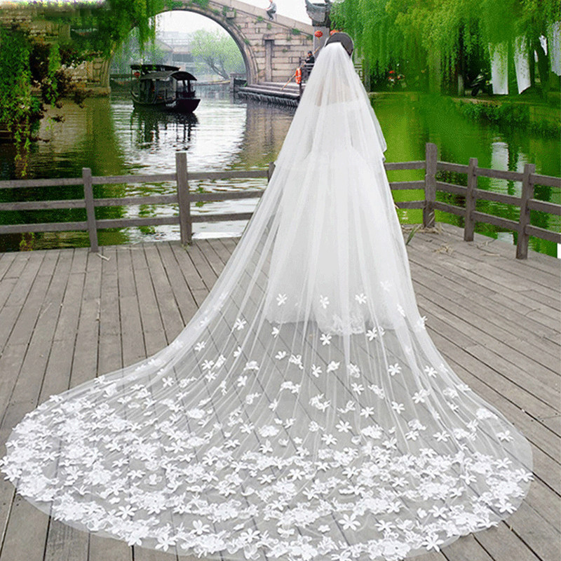 The moon is in love with the new Han-style lace lace lace big trailing head yarn extra-long bridal wedding dresses wedding dresses custom made