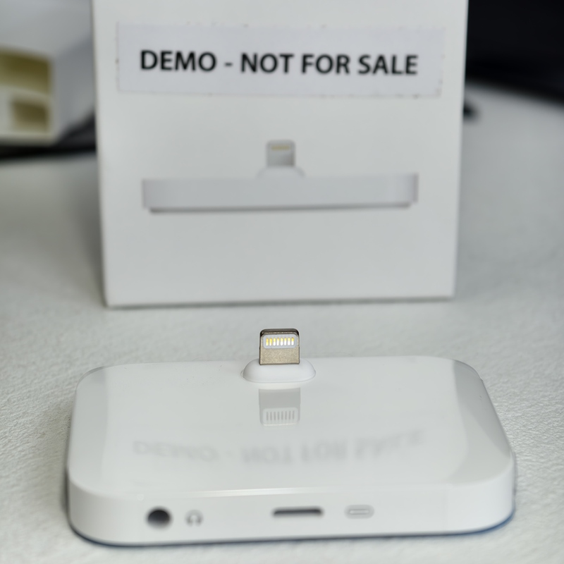 iPhone Lightning Dock Is Suitable for Apple Mobile Phone Charging Dock Dock Metal Stand Fast Charging Dock Desktop iPhone Lightning Dock Is Suitable for Apple Mobile Phone Charging Dock Dock Metal Stand Fast Charging Dock Desktop