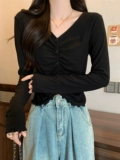 正肩v领长袖t恤女春秋冬新款内搭打底衫设计感褶皱不规则短款上衣