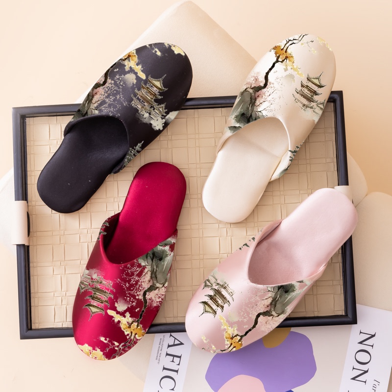 Women's New Chinese-Style Closed-Toe Slippers, High-End and Comfortable, Satin Non-Slip Wear-Resistant Home Slippers, Light Luxury National Trend for Outdoor Wear