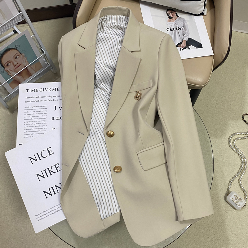 Cream-Colored 2026 Spring and Autumn New Blazer for Women, High-End Goddess Style, Casual and Super Stylish Small Suit