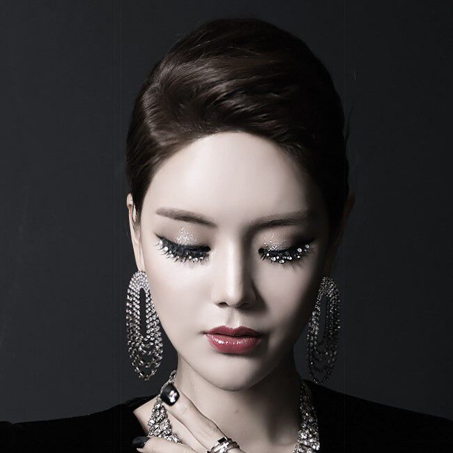 South Korea Light Extravagant Romantic Woman Taste Rocking with multilayer streaming Su inlaid drill big round spring night extravagant fashion ear pin