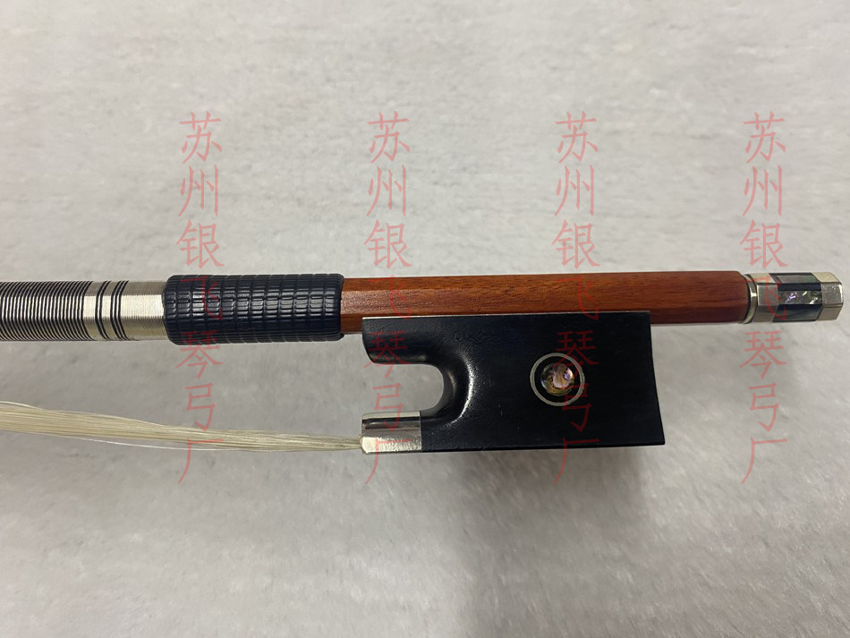 Brazilian Suki violinist bow playing solo 4 4 beautiful tone and flexible and comfortable cello