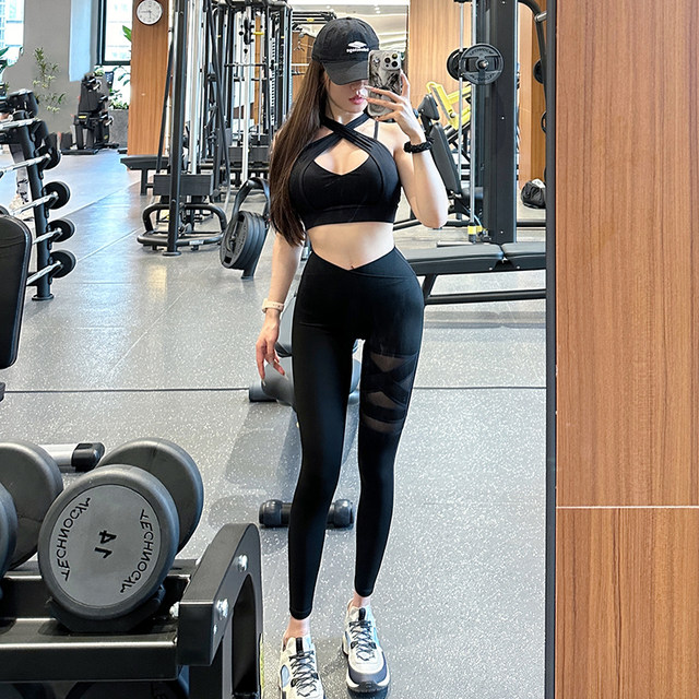 Hot girl black fitness suit vest style