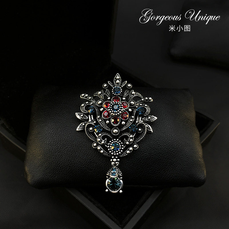 Special special exquisite high-end neckline Bow tie brooch Vintage court style atmospheric corsage pin accessories 385