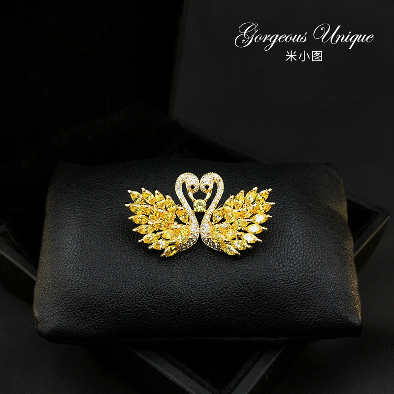 A particularly exquisite pair of little swan brooches High-grade ultra-shiny zirconium corsage brooches sweater accessories 539