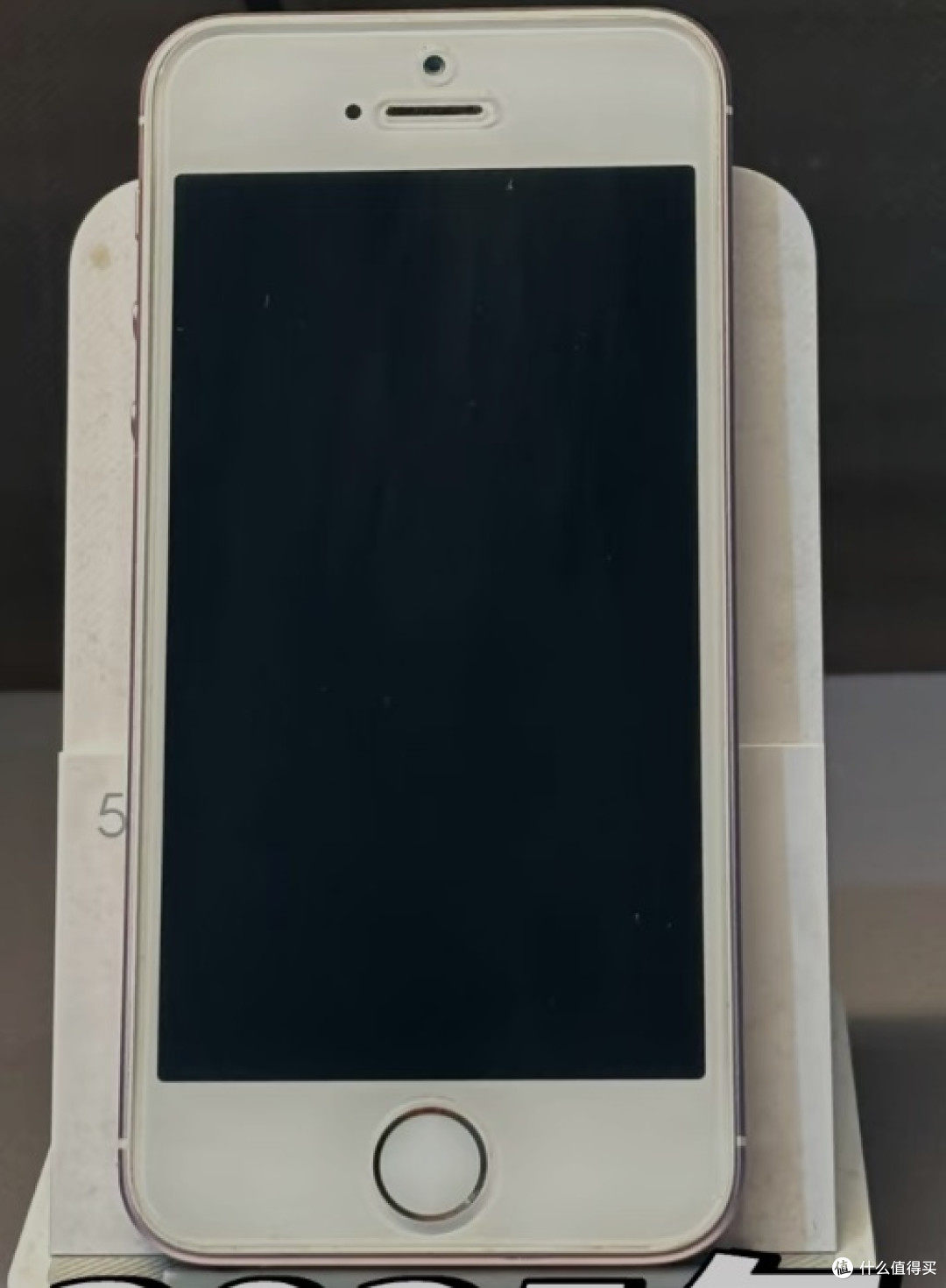iPhone 18e配置曝光！看懂苹果e系列60Hz屏幕策略与同价位安卓机型对比
