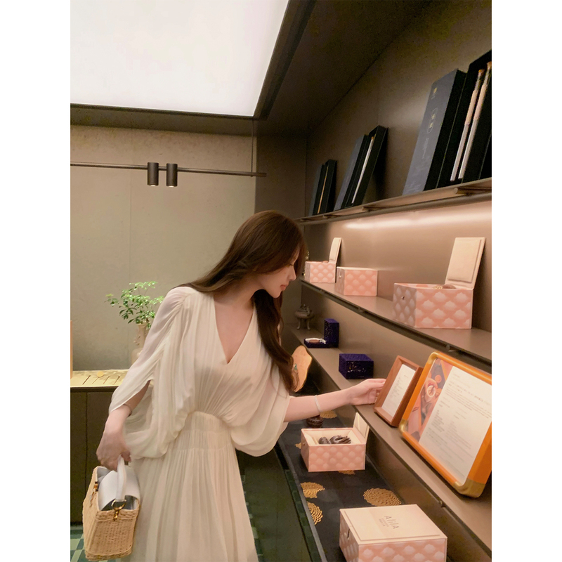 Jayky Yang 【Spring Pastel】V-Neck Batwing Sleeve Dress with Flowing Pleated Hem Long Dress Jayky Yang 【Spring Pastel】V-Neck Batwing Sleeve Dress with Flowing Pleated Hem Long Dress