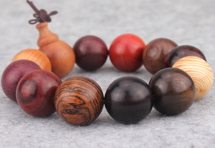 Multi-treasure hand string of many sandalwood Nangwood 18MM several styles randomly shipped
