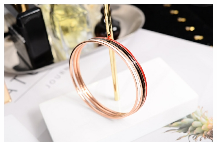 Phiên bản Hàn Quốc đơn giản màu sắc nhẹ nhàng mạ titan thép mạ vàng hồng ba màu phù hợp với vòng tay nữ mẫu không phai phụ kiện vòng tay nữ