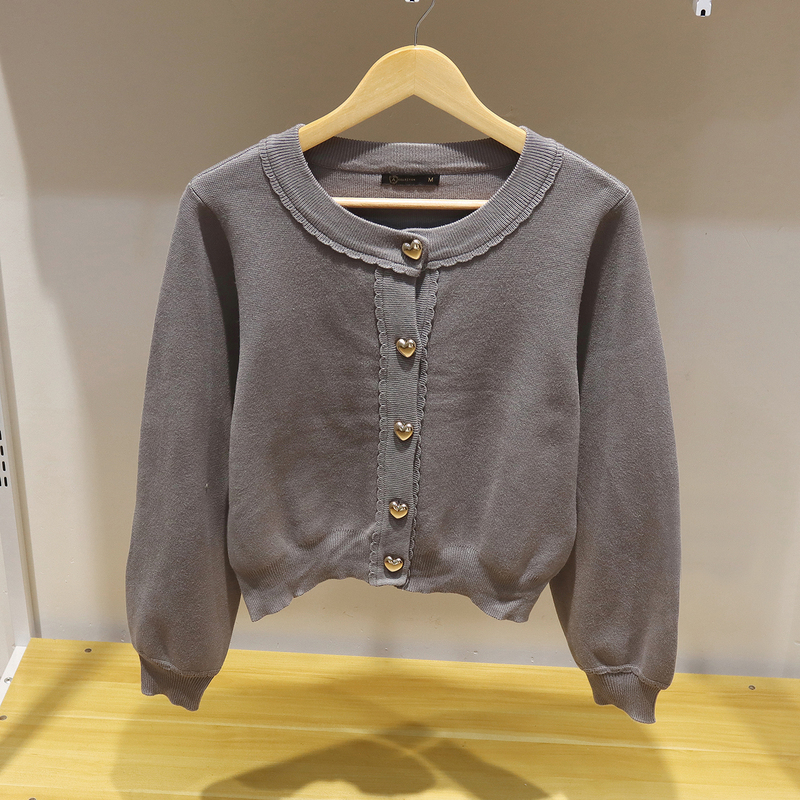 Jj8954 Export European and American Style Short Knitted Cardigan for Young Girls, New Autumn Round Neck Top with Heart Button Design