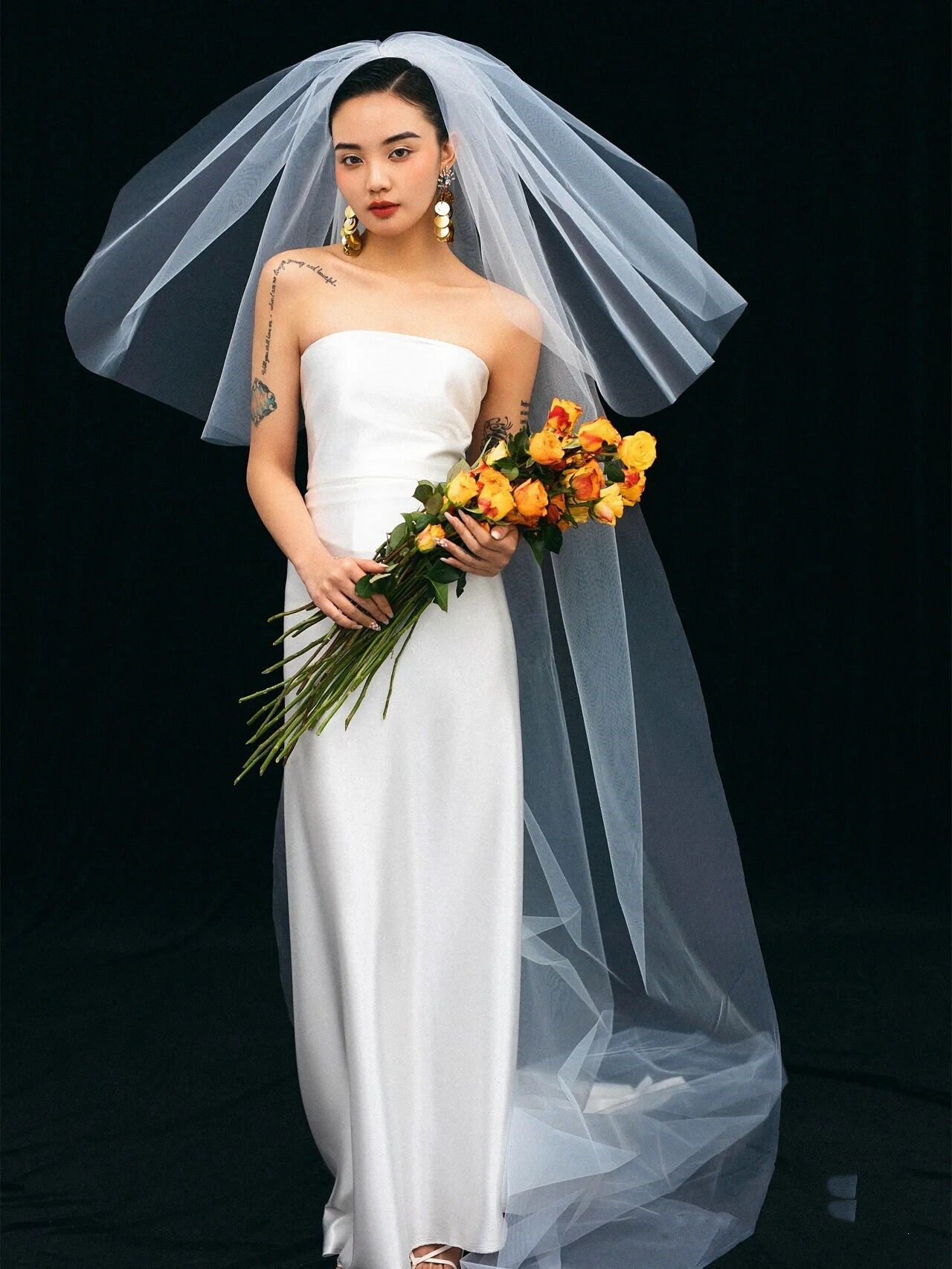 Detachable long train multi-layered tulle veil - perfect for wedding  photography