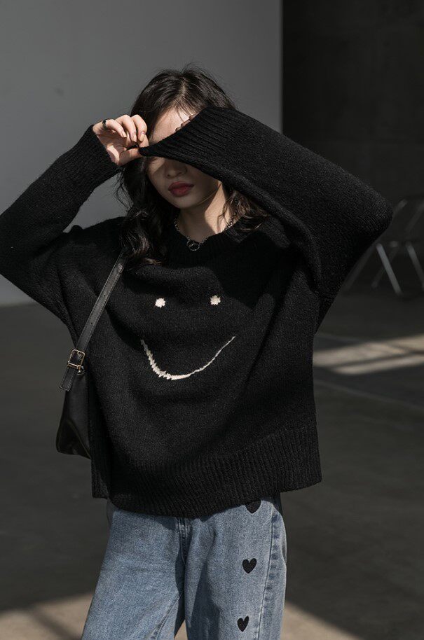 Japan SLY THOM smiley black knitted top women's autumn and winter thickened bottoming shirt pullover sweater