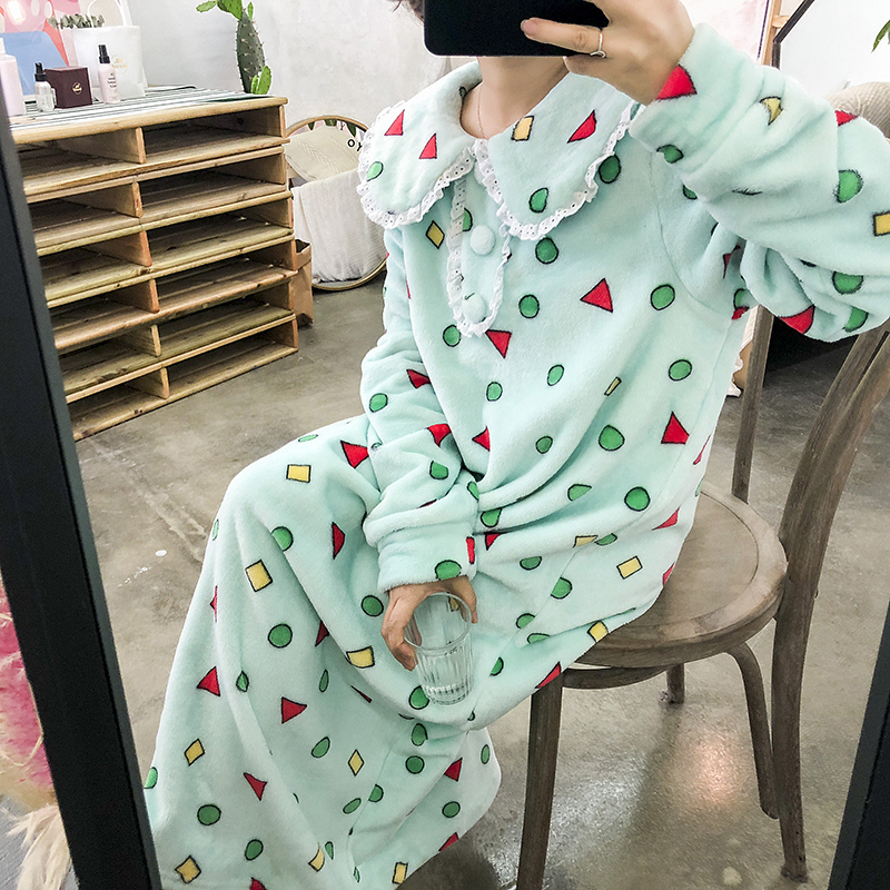 Bộ đồ ngủ nữ Crayon Shinchan mùa thu và mùa đông dày lông cừu san hô dài váy ngủ flannel dịch vụ nhà hoang dã ban đầu mới giúp đỡ đầm suông đẹp