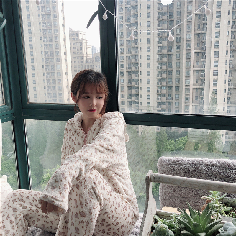 Đồ ngủ của phụ nữ mùa đông phiên bản Hàn Quốc của lông cừu san hô trùm đầu dài tay phù hợp với thời trang dây kéo flannel dịch vụ nhà có thể được mặc đồ bộ kiểu