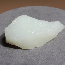 The characteristics of Hetian jade in dialect are revealed. Xinjiang Gobi material has nearly no structure. Suet fat white jade raw stone toy w1