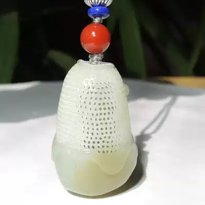 Dialect and Tian Jade special hollow sachet pendant Xinjiang Qiemo sugar green and white jade hand carved more than A year
